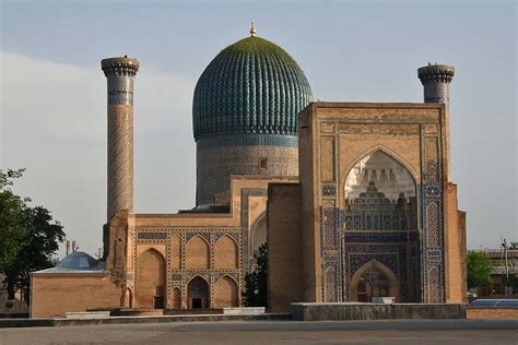 Il Mausoleo Kangbaxiang: Una Porta verso il Passato e una Festa per gli Occhi!