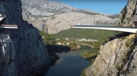  Il Ponte di Fuhe: Un gioiello storico sospeso sul tempo!