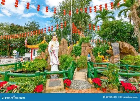  Il Tempio di Guanyin: Un'oasi di serenità immersa nel verde!