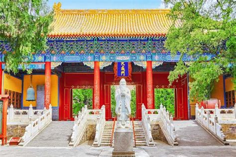 Il Tempio di Konfucio a Kunming: Un Gioiello di Storia e Spiritualità!