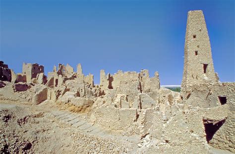  Il Tempio di Tianzhu: Una Oasi di Pace nel Cuore Vibrante di Suihua!